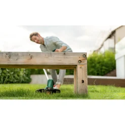 BOSCH UNIVERSALGRASSCUT 18V-26 GRÆSTRIMMER 26 CM 18,0 V MED BATTERI OG LADER