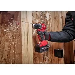 MILWAUKEE M18 BLDDRC-402C BOREMASKINE AKKU MED BATTERI OG LADER